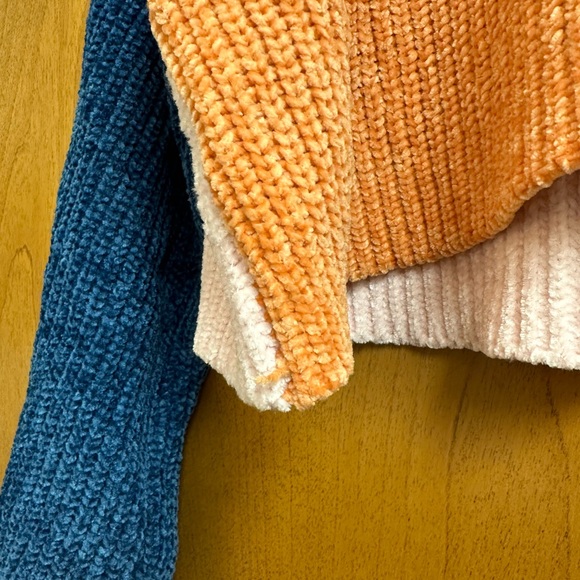 Forever 21 Sweater - Picture 7 of 8